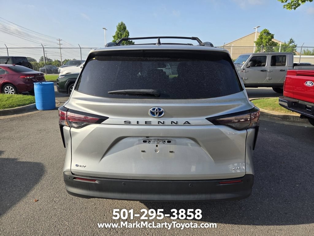Used 2025 Toyota Sienna XLE FWD image 10