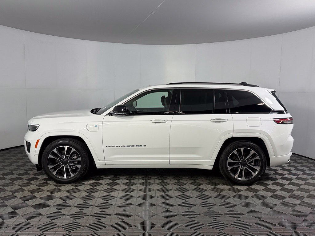Certified 2022 Jeep Grand Cherokee Overland w/ Advanced Protech Group III AWD/4WD image 10
