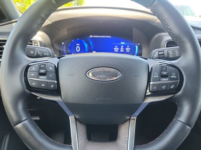 Used 2023 Ford Explorer Platinum w/ Technology Package AWD/4WD image 19