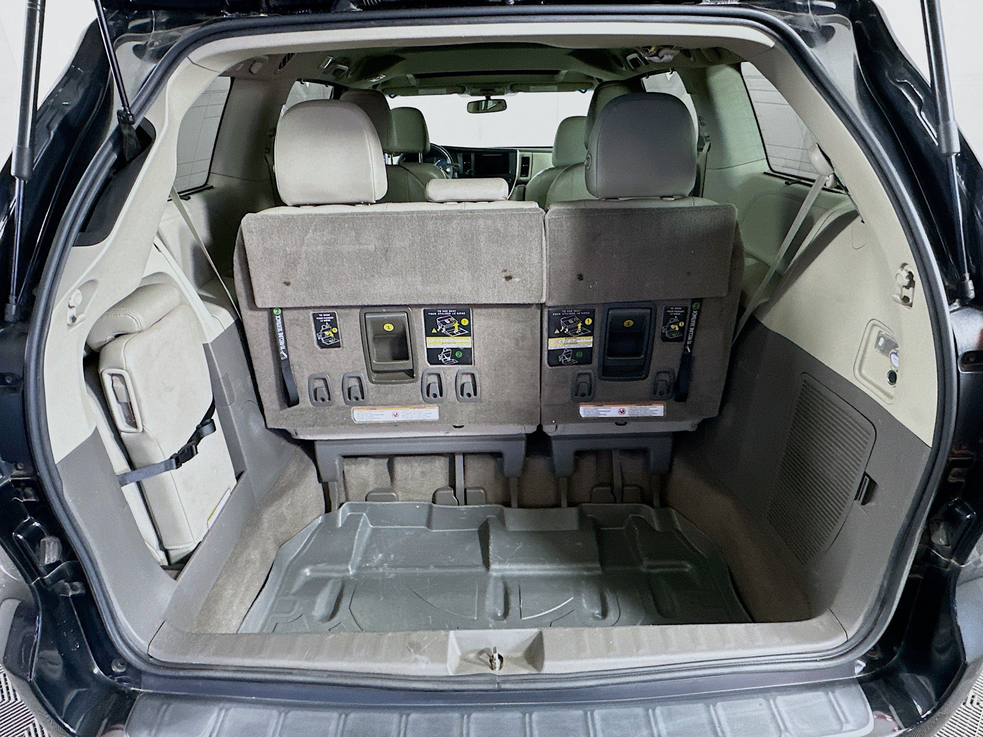Used 2015 Toyota Sienna XLE FWD image 29