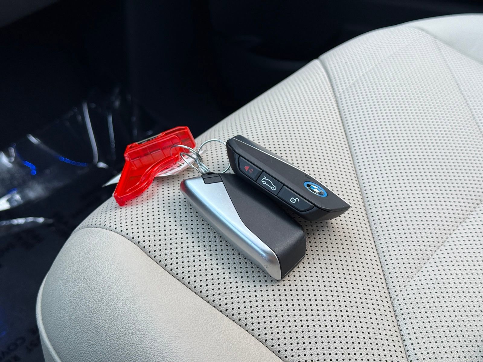 Used 2023 BMW iX xDrive50 w/ Sport Package image 31