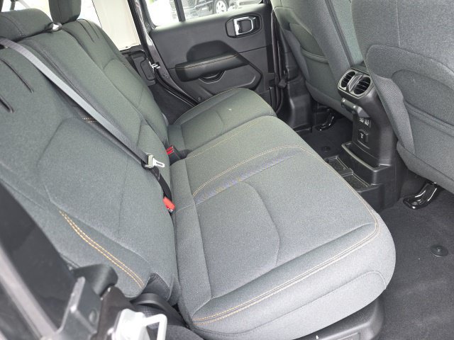 Used 2025 Jeep Wrangler Unlimited Sahara w/ Safety Group AWD/4WD image 43