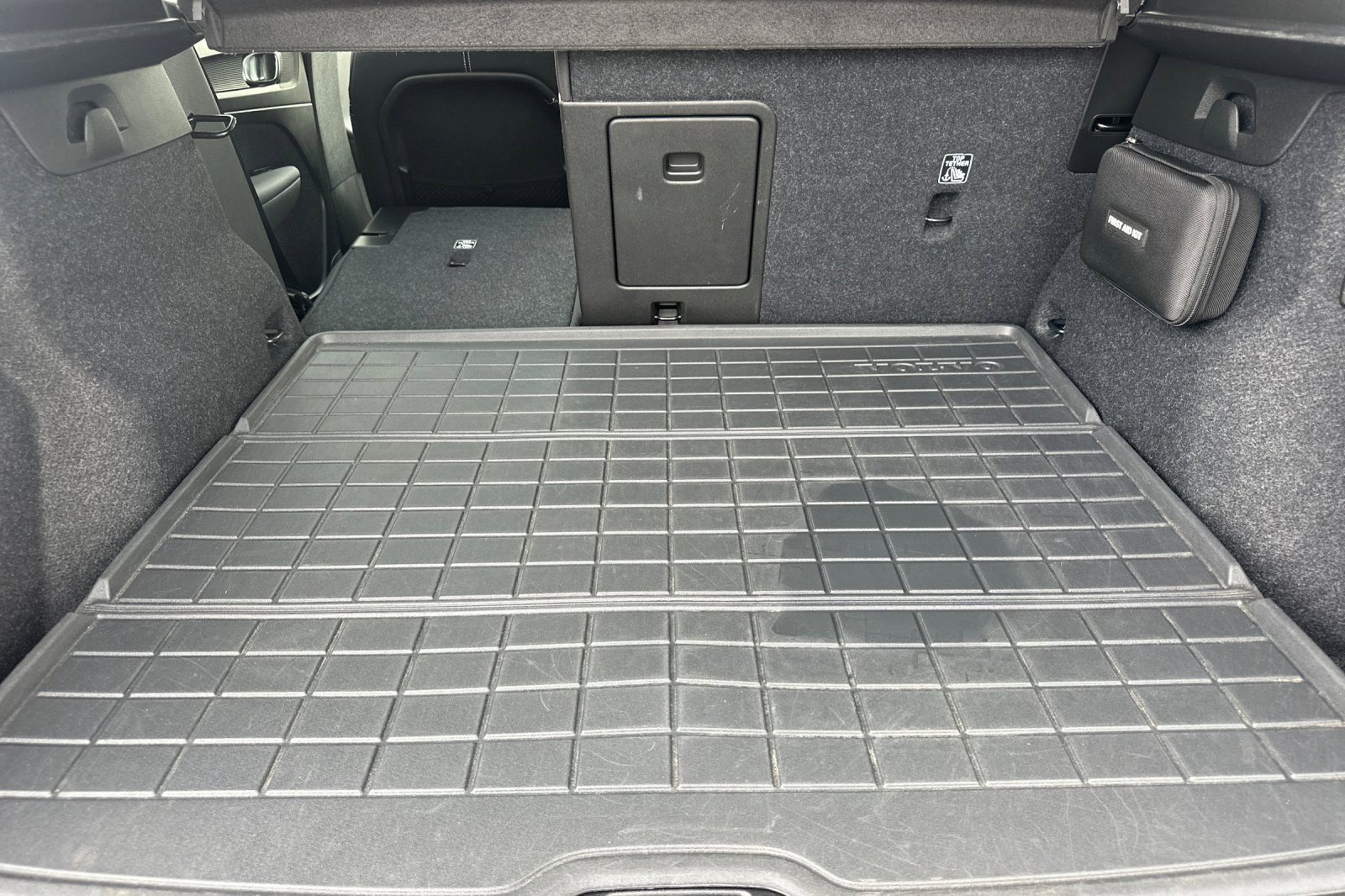 Used 2023 Volvo XC40 Recharge Ultimate w/ Protection Package Premier image 16