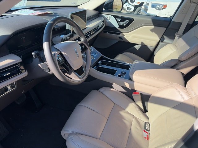 Used 2023 Lincoln Aviator Reserve w/ Equipment Group 201A image 18