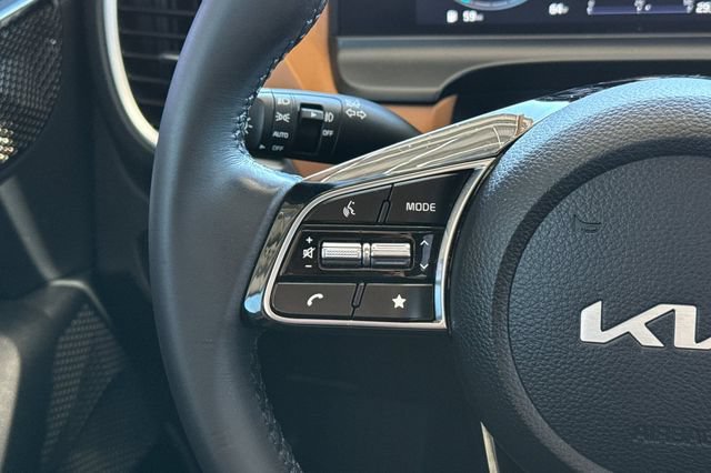 Certified 2025 Kia Seltos EX w/ EX Sunroof Package FWD image 32