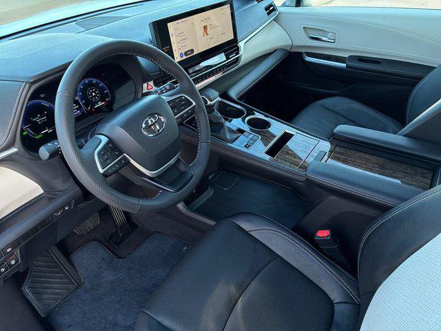 Certified 2026 Toyota Sienna Limited FWD image 11