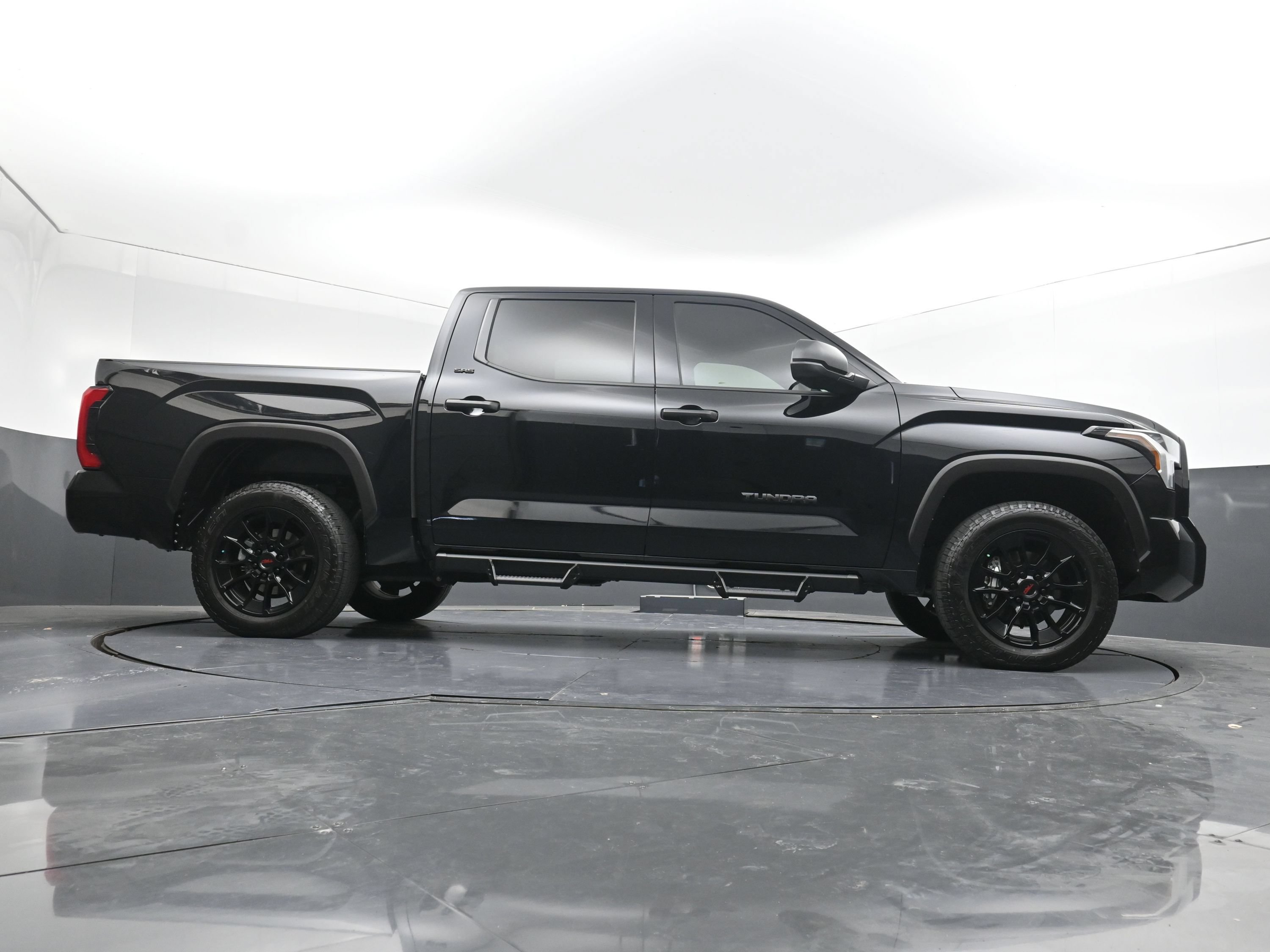 Used 2025 Toyota Tundra SR5 AWD/4WD image 31