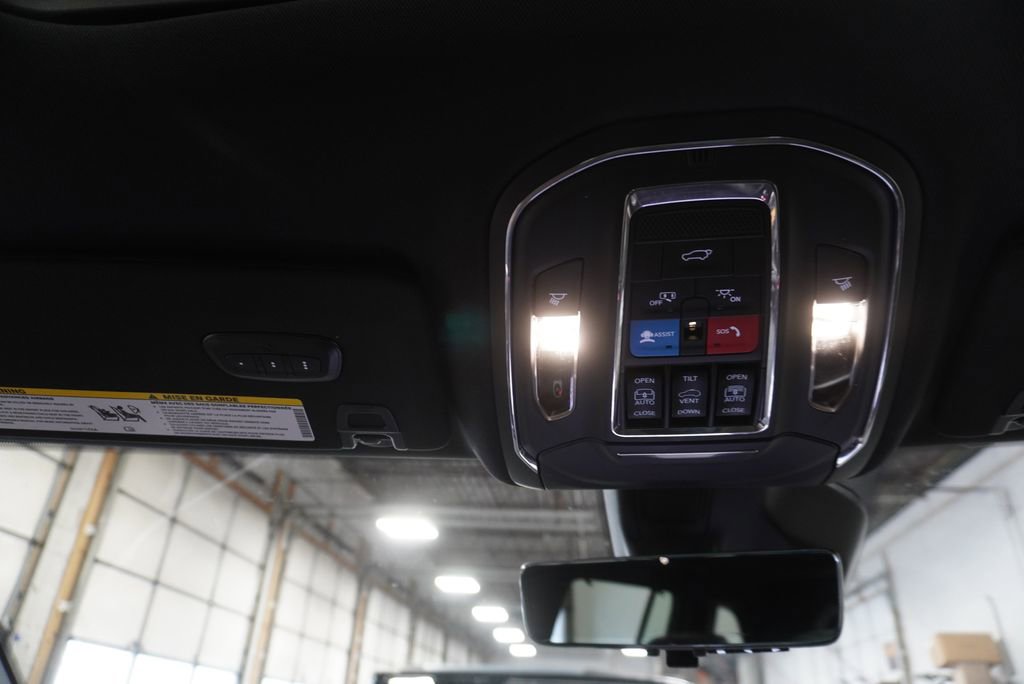 Used 2024 Jeep Grand Cherokee Limited w/ Luxury Tech Group II image 33