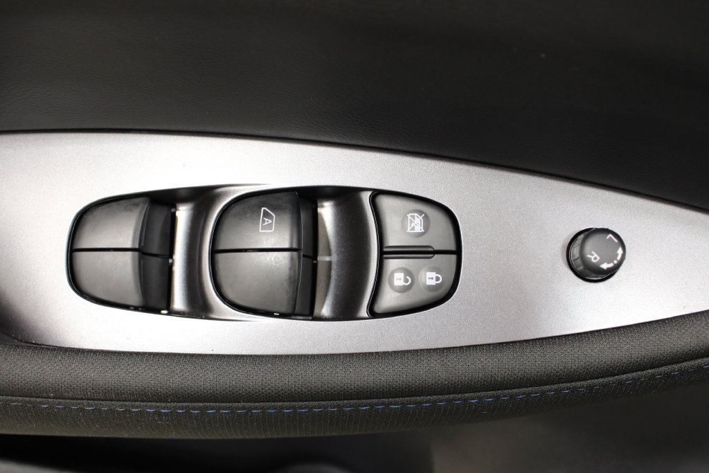 Used 2025 Nissan Leaf S FWD image 17