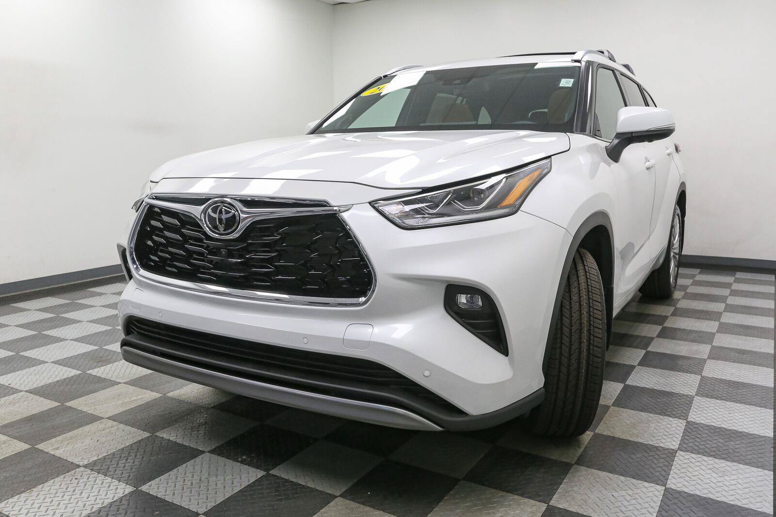 Used 2026 Toyota Highlander Platinum AWD/4WD image 5