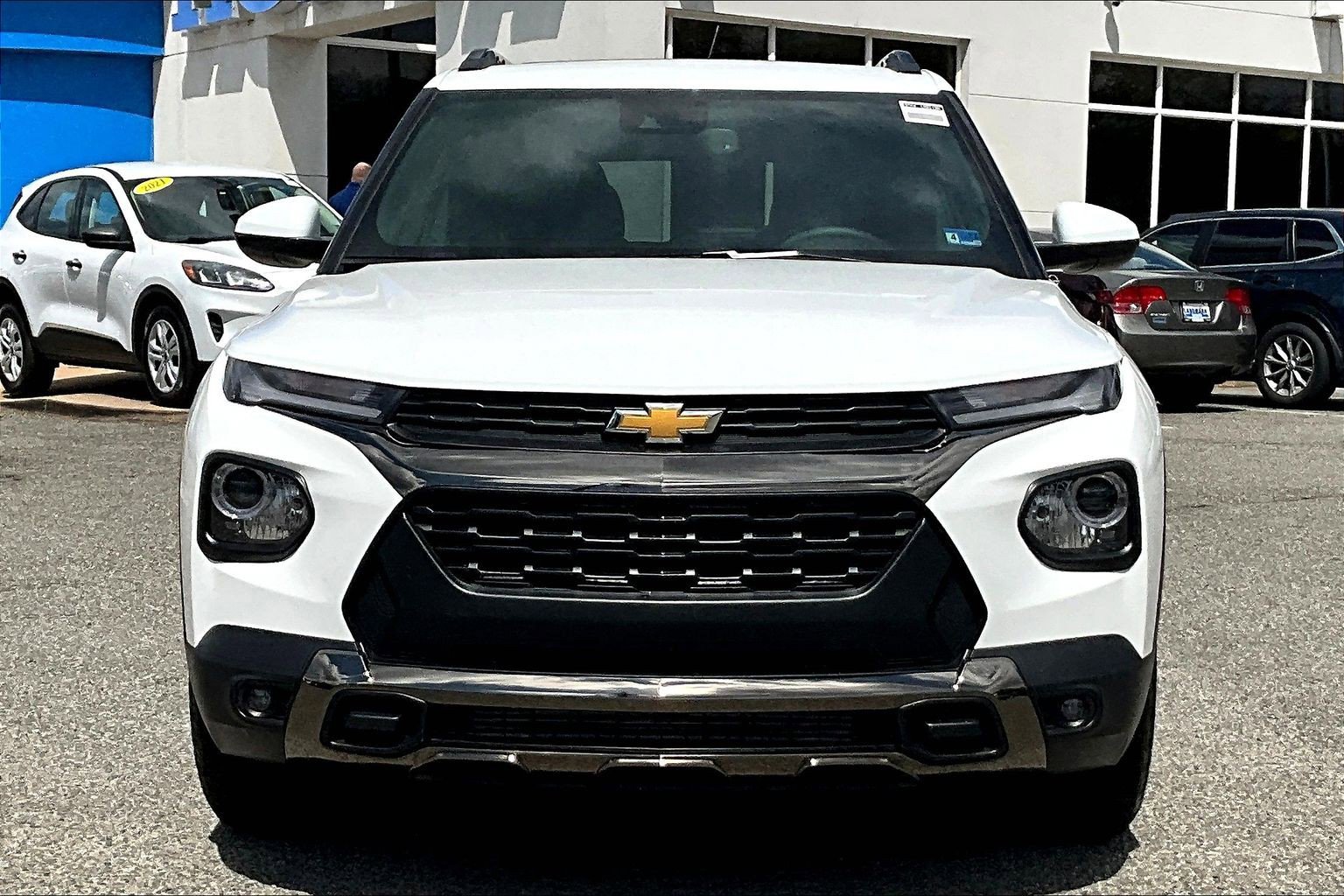 Used 2022 Chevrolet TrailBlazer ACTIV w/ Sun and Liftgate Package FWD image 3