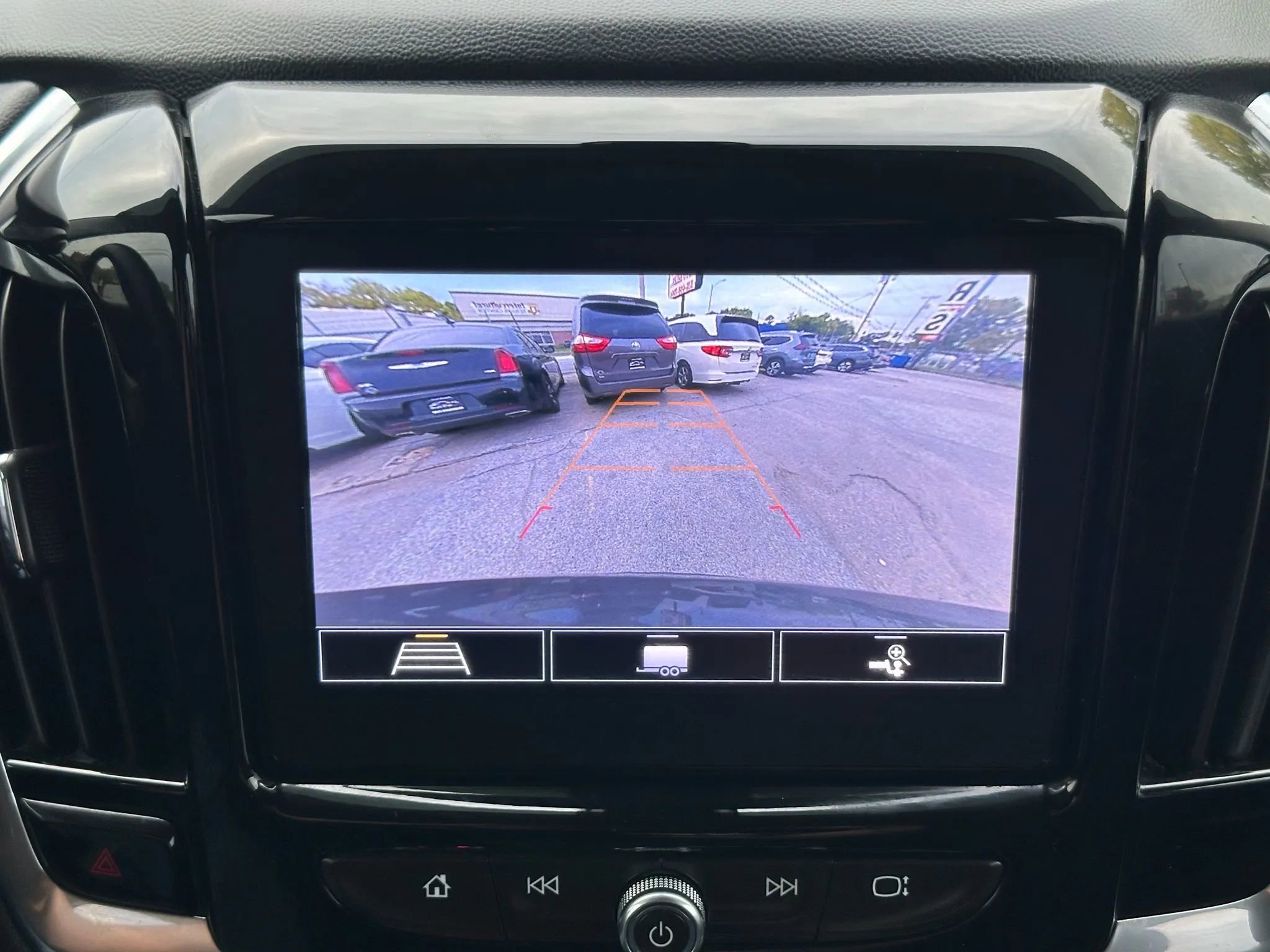 Used 2020 Chevrolet Traverse LT image 21