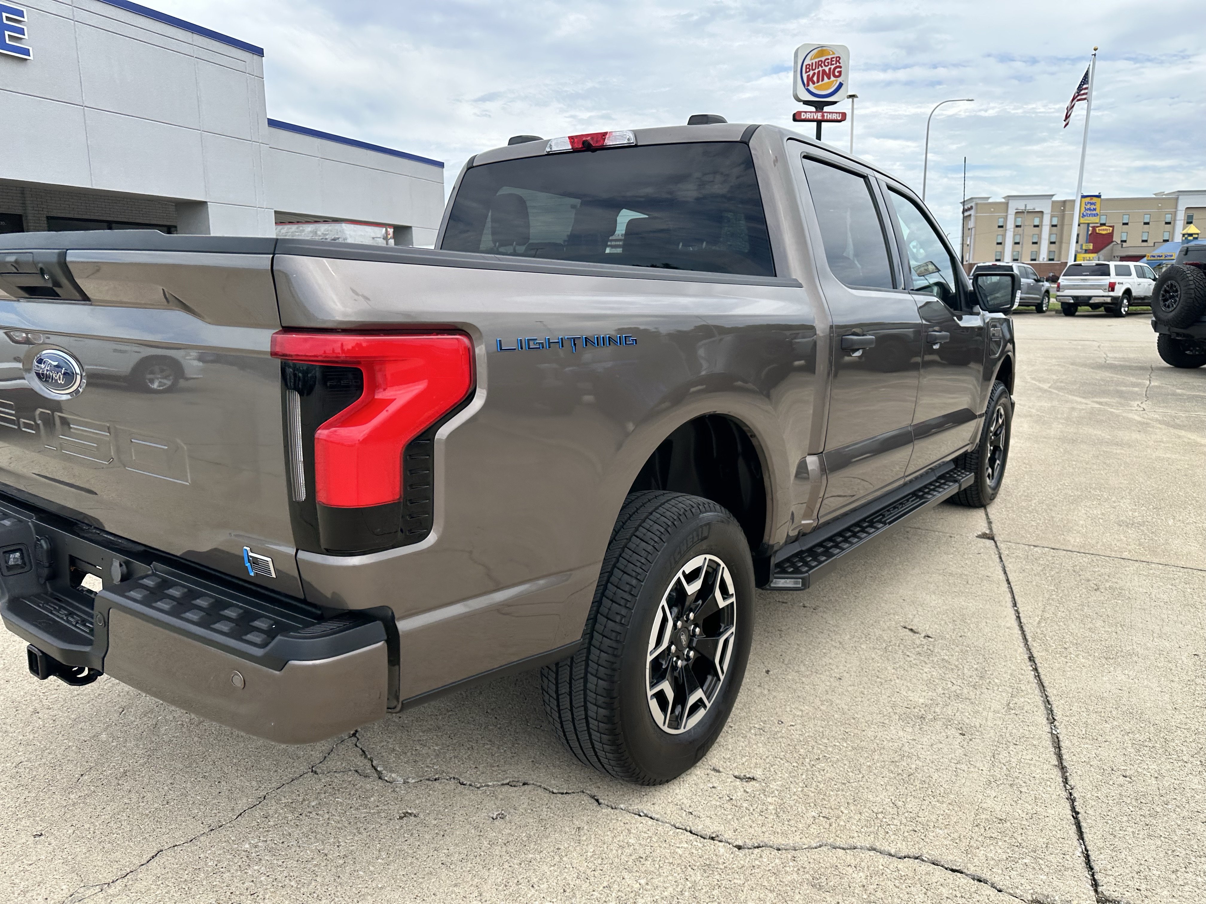 Used 2023 Ford F150 Lightning XLT AWD/4WD image 3