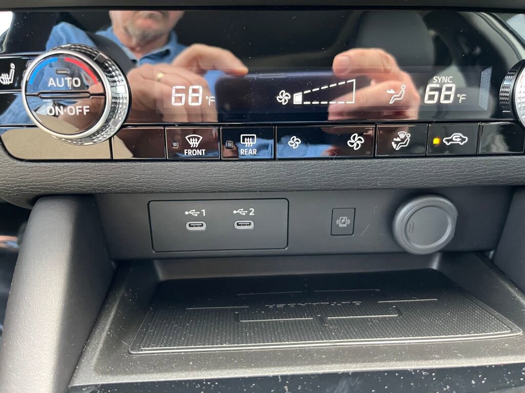 New 2025 Mitsubishi Outlander SE image 17