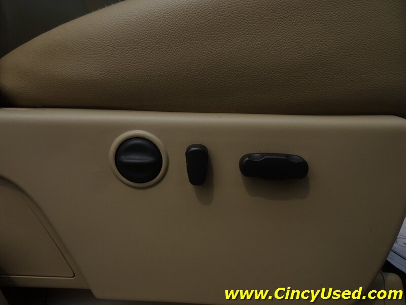 Used 2011 GMC Sierra 3500 SLT w/ SLT Convenience Package AWD/4WD image 32