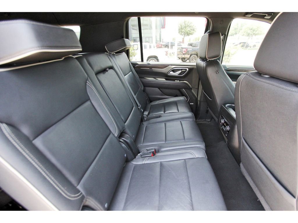 Used 2024 Chevrolet Suburban Premier RWD image 10
