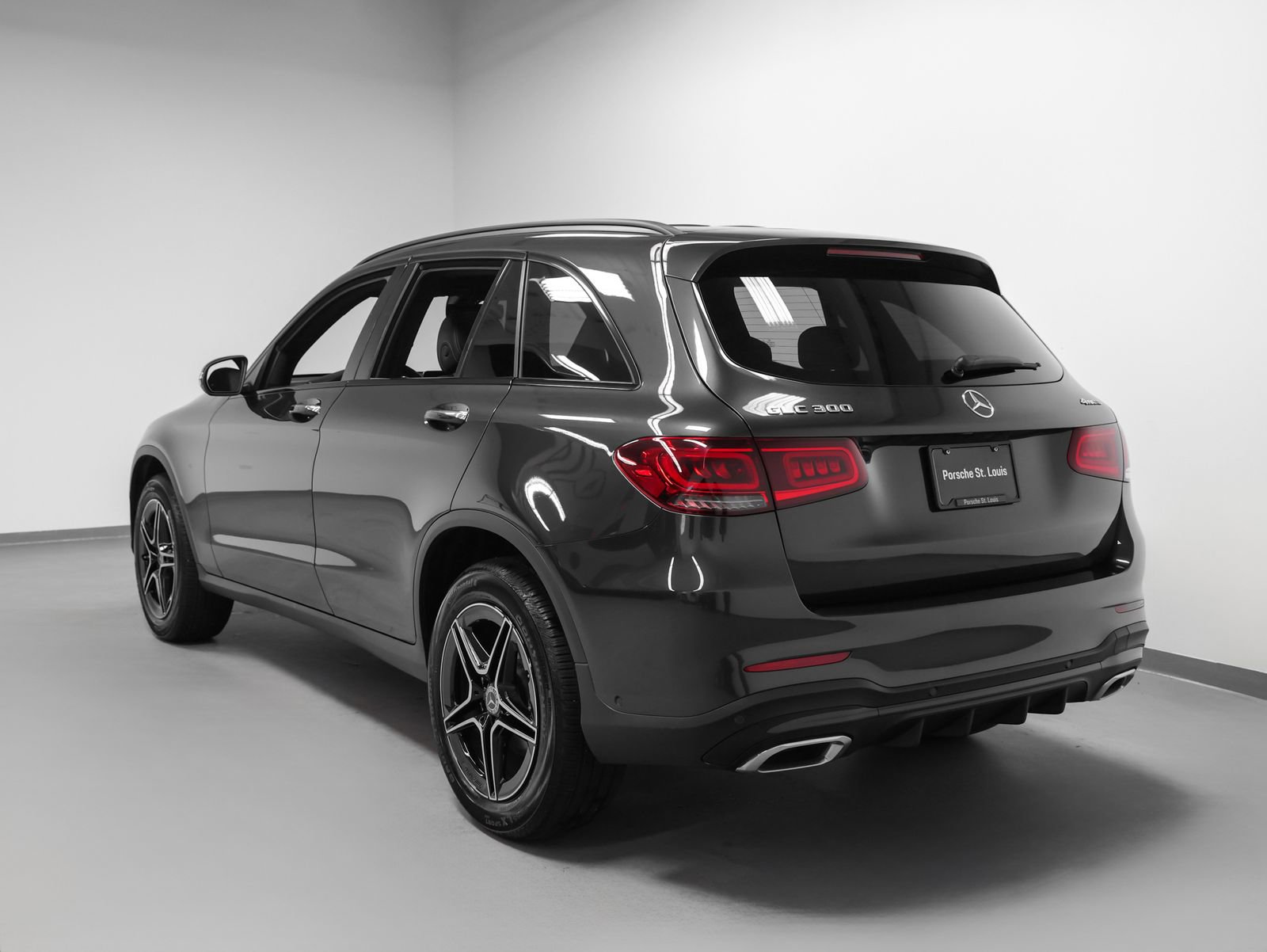 Used 2021 Mercedes-Benz GLC 300 4MATIC image 3