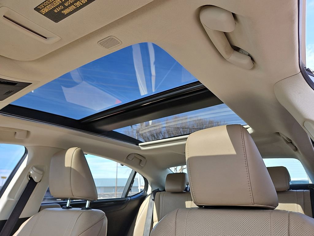 Used 2019 Lexus ES 350 Ultra Luxury w/ Accessory Package image 13