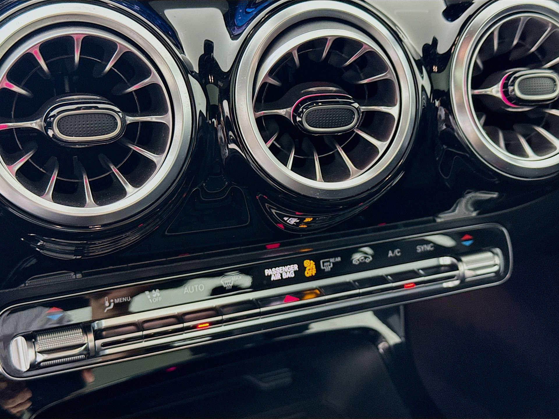 Used 2023 Mercedes-Benz CLA 250 image 16