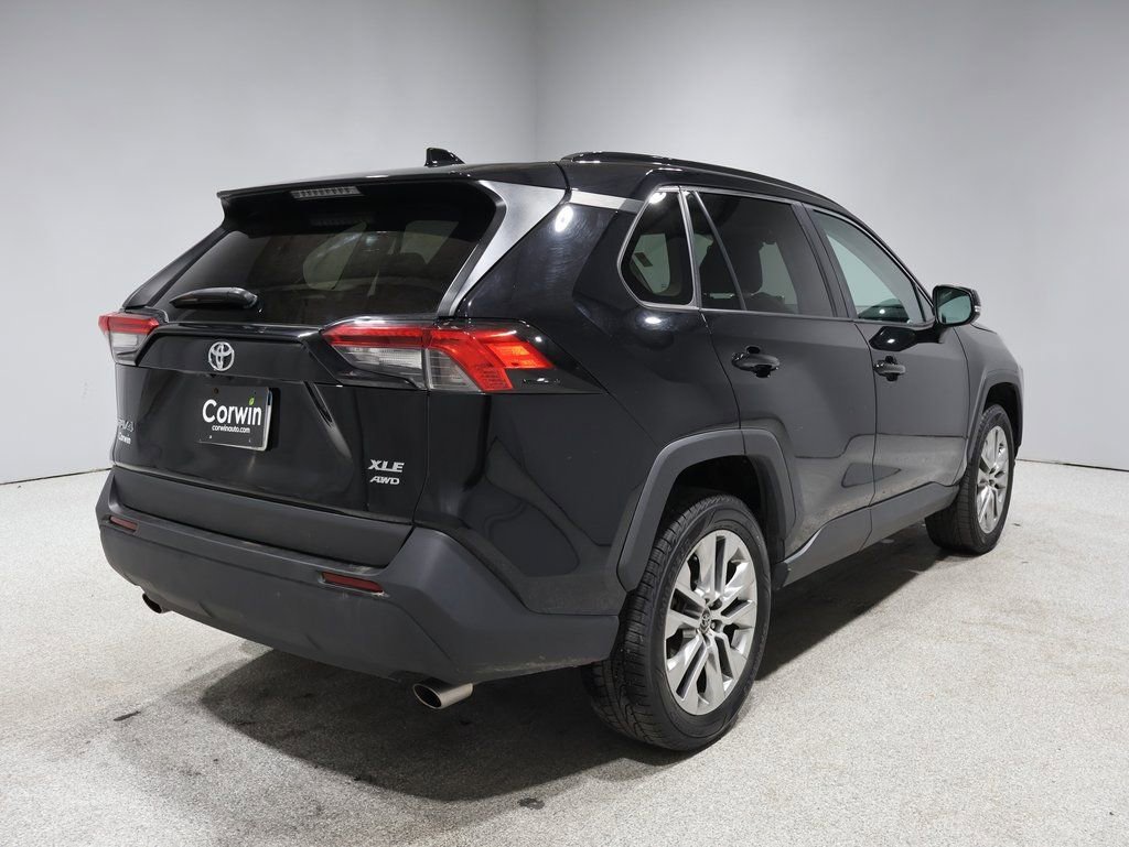 Used 2021 Toyota RAV4 XLE Premium image 2