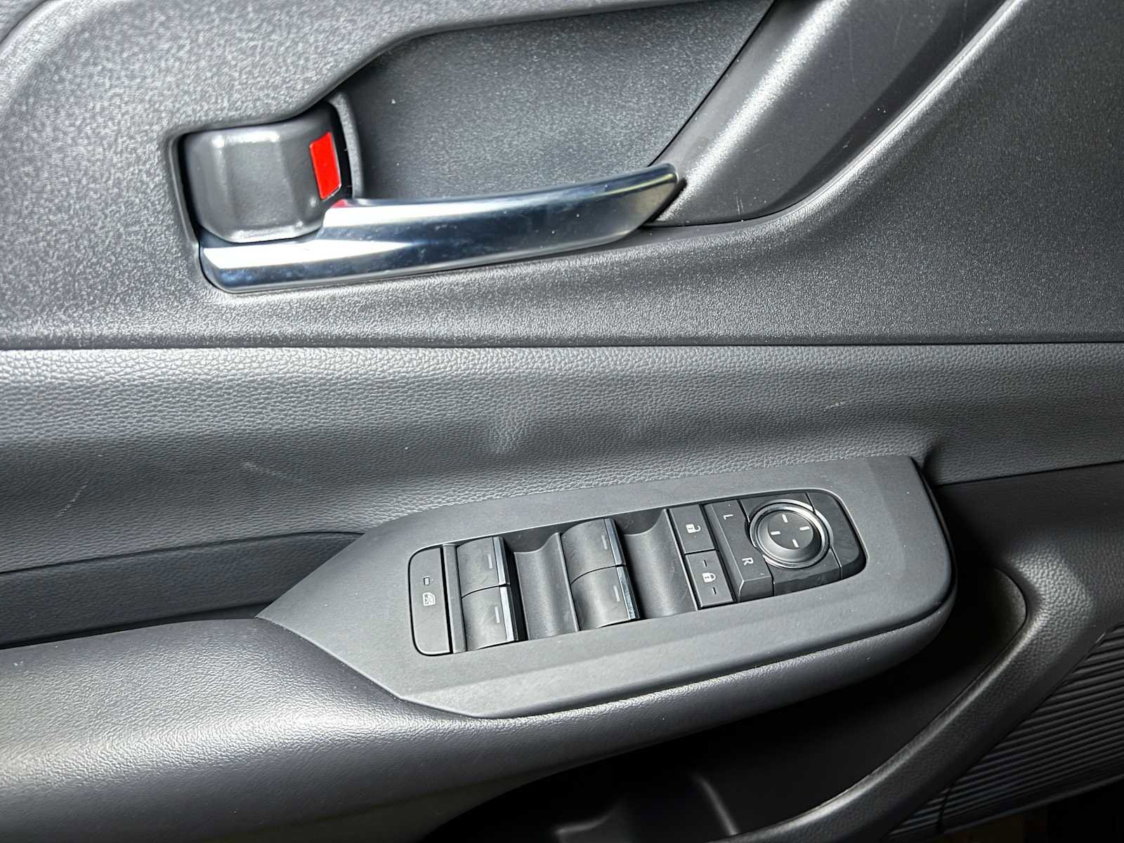 Used 2025 Toyota Prius AWD image 18