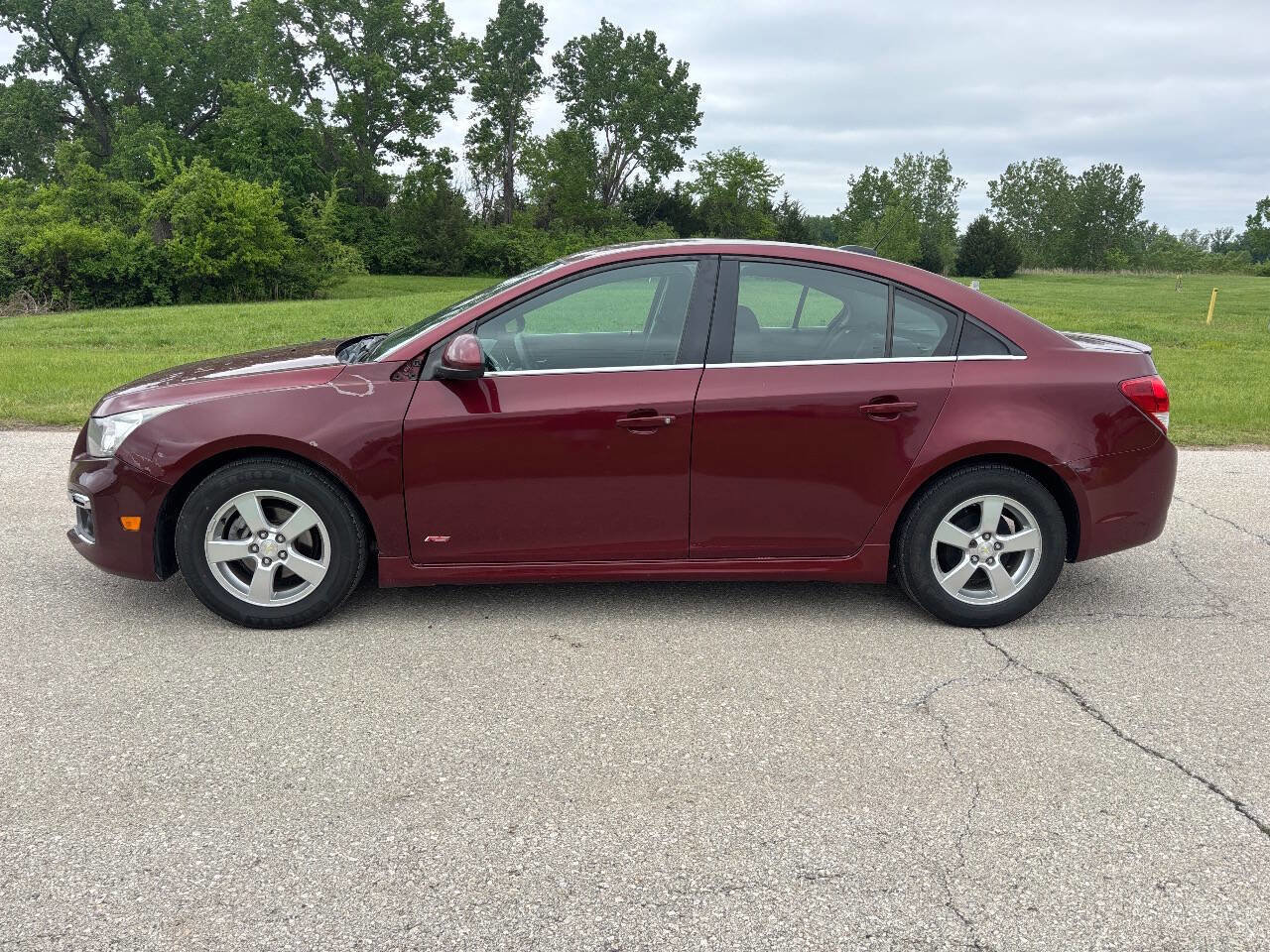 Used 2015 Chevrolet Cruze LT FWD image 1
