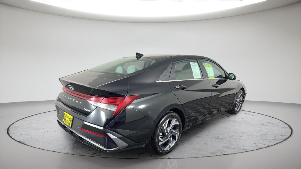 Used 2024 Hyundai Elantra Limited FWD image 8