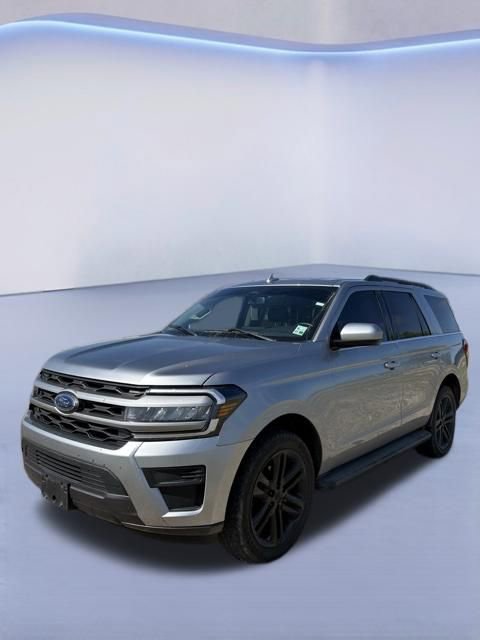 Used 2023 Ford Expedition XLT image 3