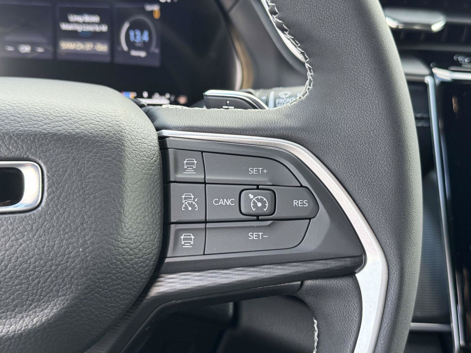 New 2025 Jeep Grand Cherokee Laredo X w/ Luxury Tech Group I AWD/4WD image 9