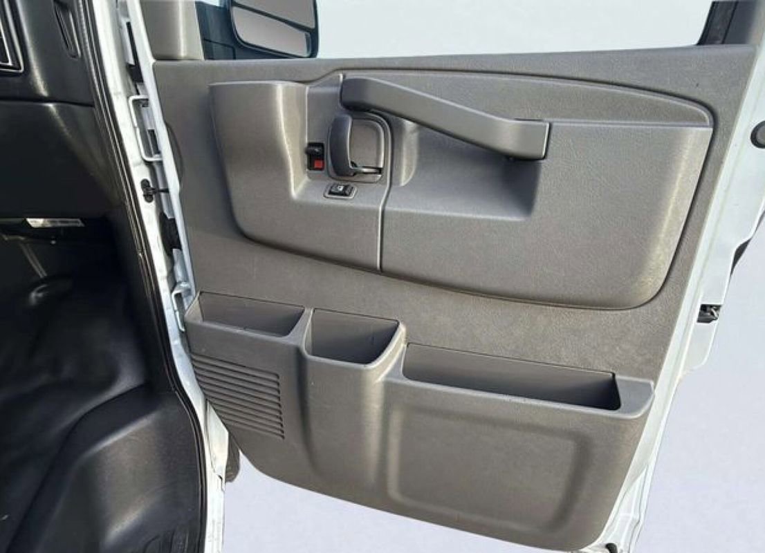 Used 2017 Chevrolet Express 2500 image 13