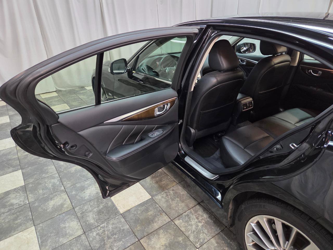 Used 2019 INFINITI Q50 Luxe w/ Essential Package (3.0T Luxe) image 11