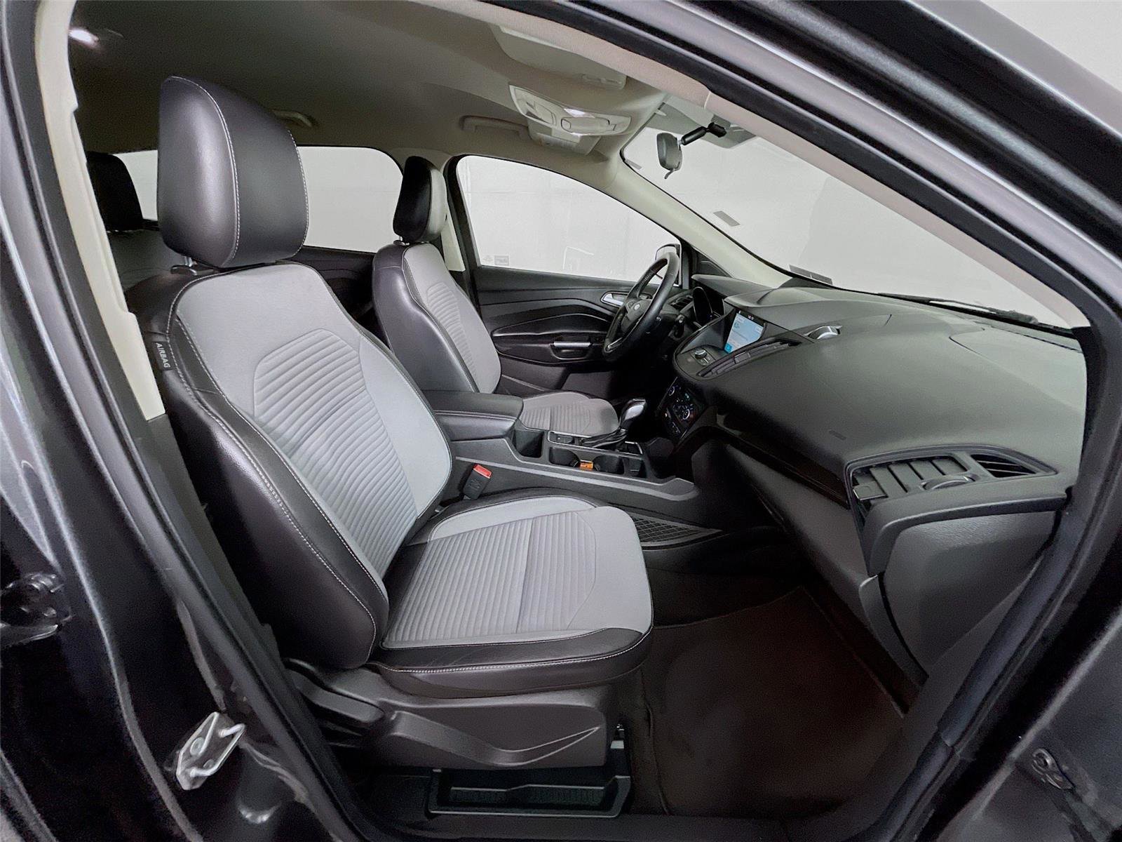 Used 2019 Ford Escape SE image 30