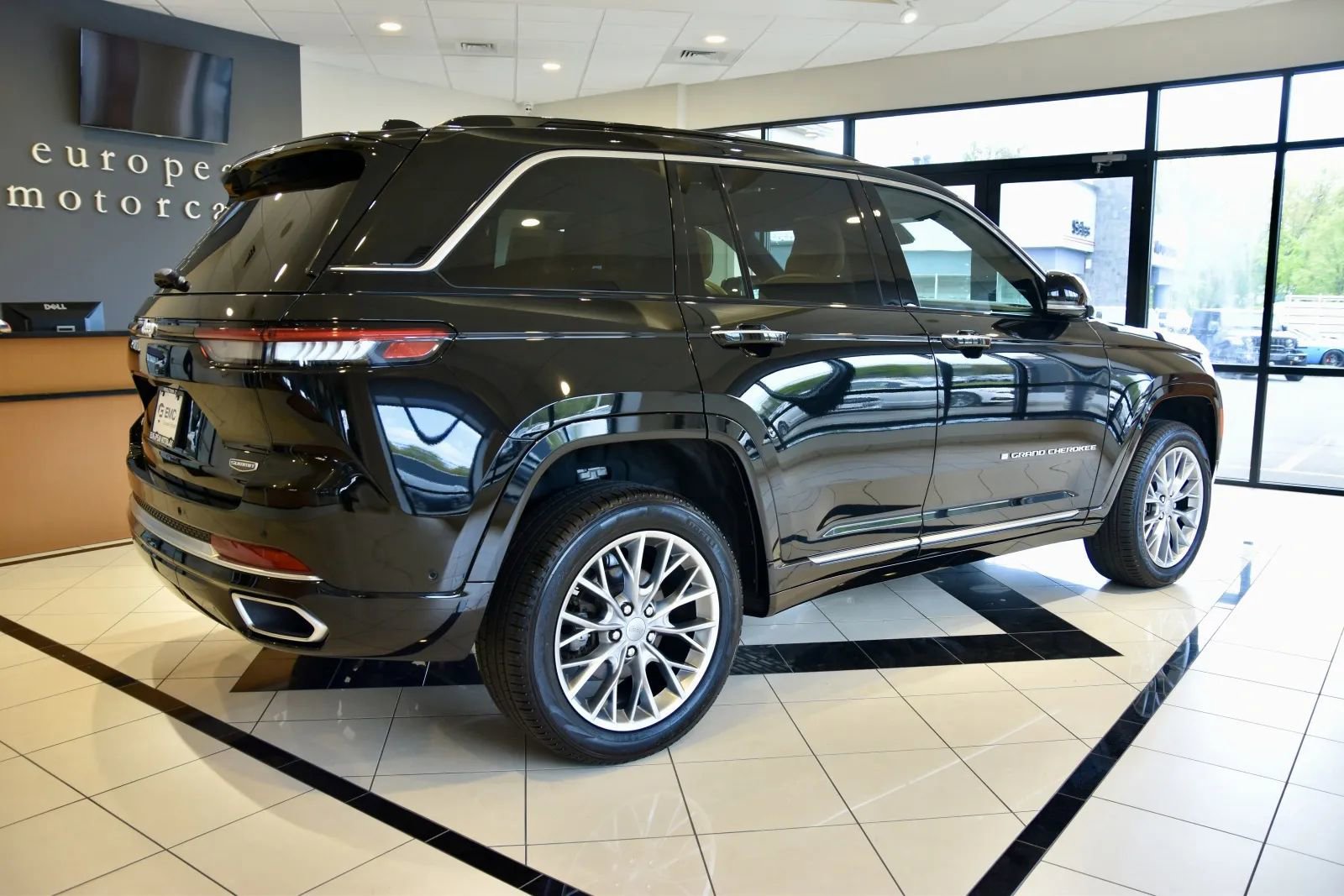 Used 2025 Jeep Grand Cherokee Summit AWD/4WD image 6