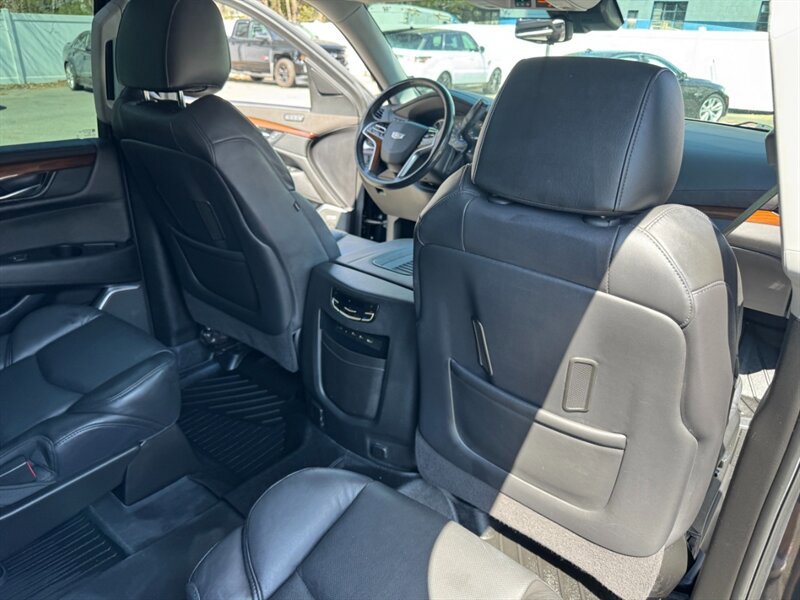 Used 2020 Cadillac Escalade ESV Premium Luxury image 59