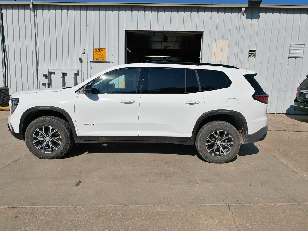 Used 2026 GMC Acadia AT4 w/ Luxury Package AWD/4WD image 9