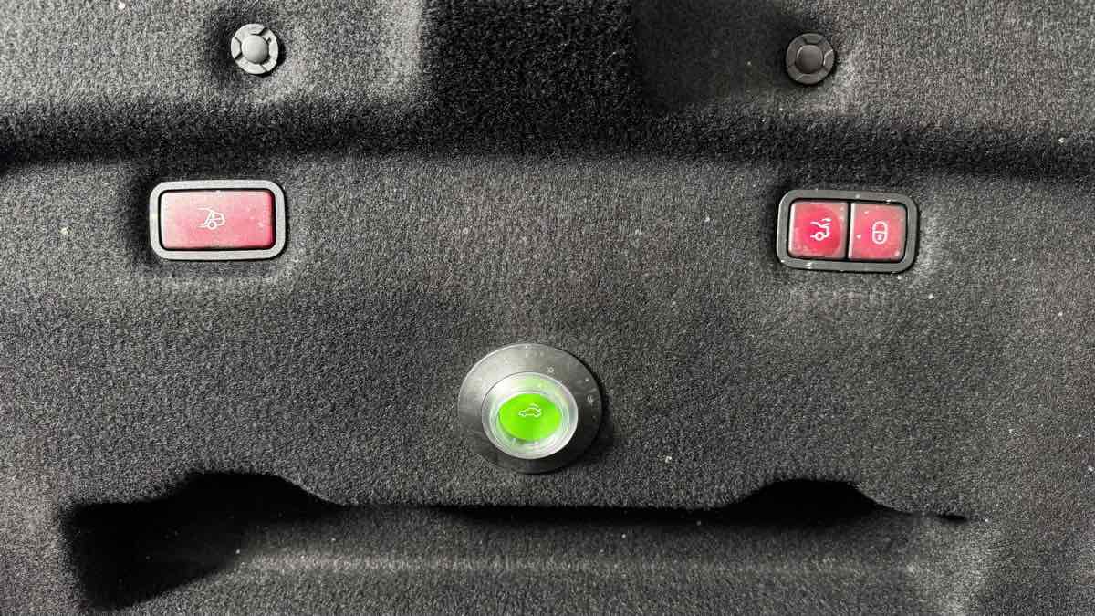 Used 2026 Mercedes-Benz SL 63 AMG 4MATIC image 34