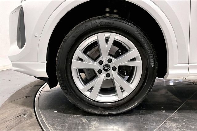 Used 2025 Audi Q5 Premium w/ Convenience Package image 8