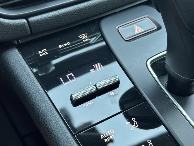Used 2024 Porsche Macan AWD/4WD image 23