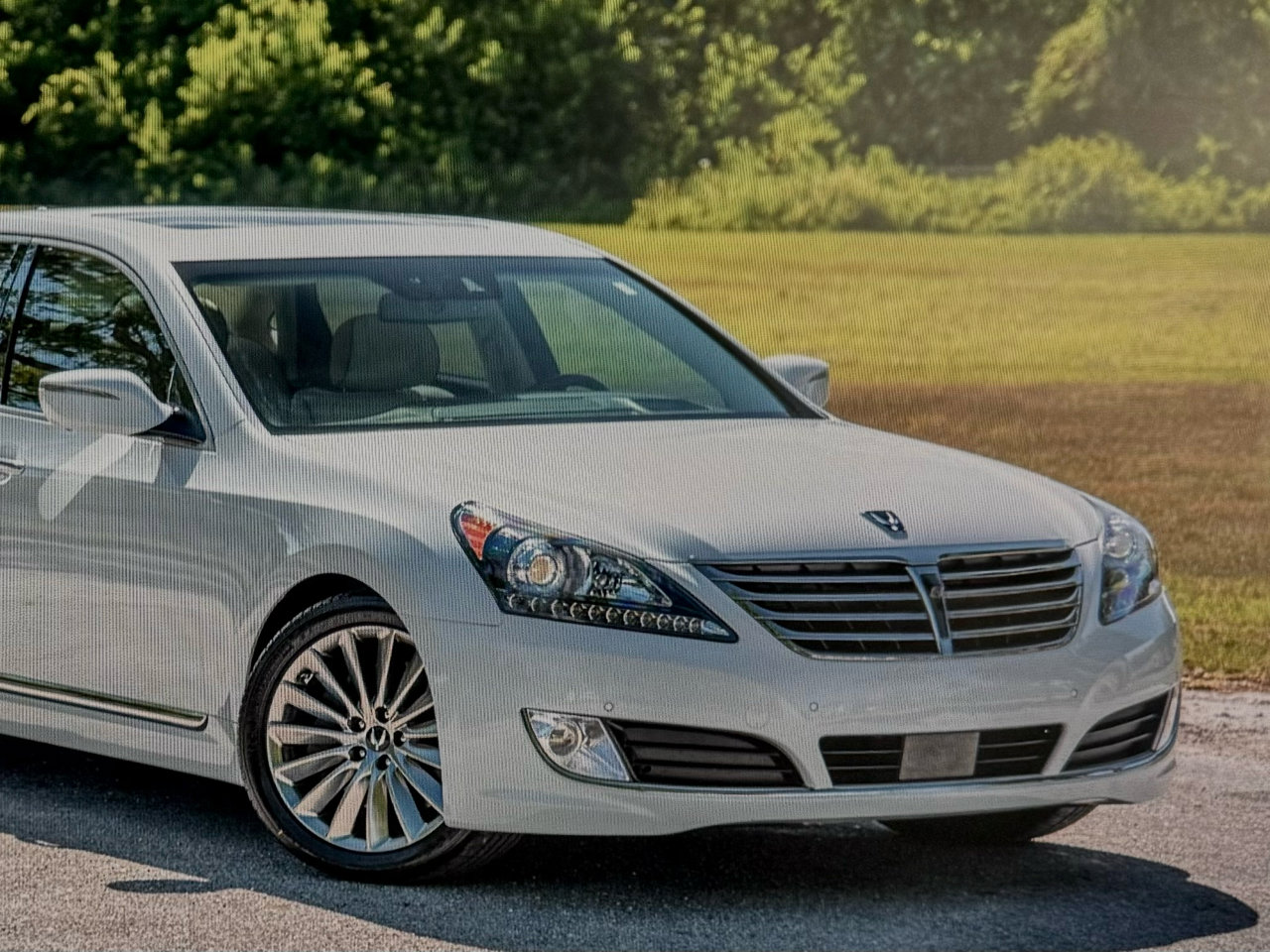 Used 2014 Hyundai Equus Signature image 2