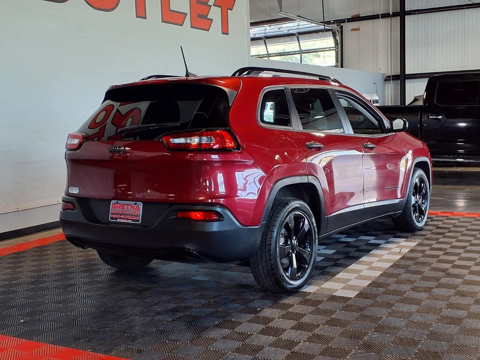 Used 2017 Jeep Cherokee Sport FWD image 7