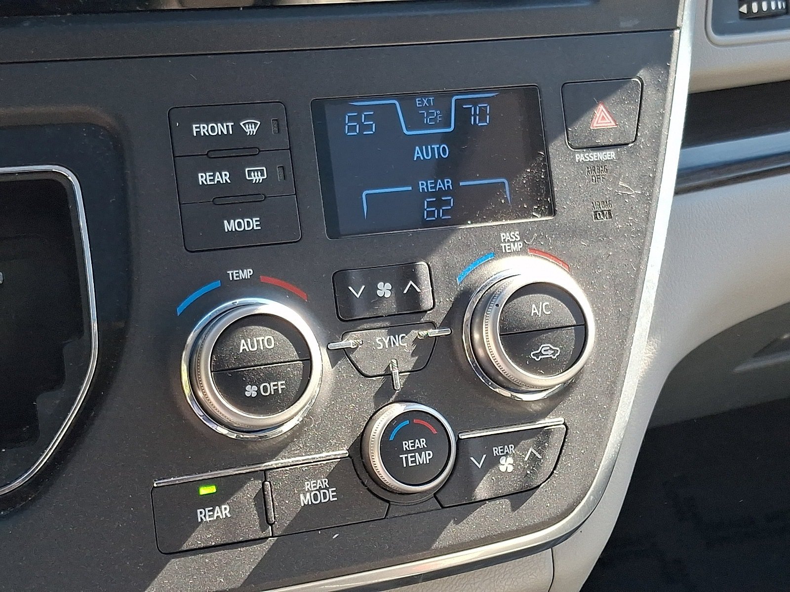 Used 2016 Toyota Sienna XLE w/ XLE Navigation Package FWD image 18
