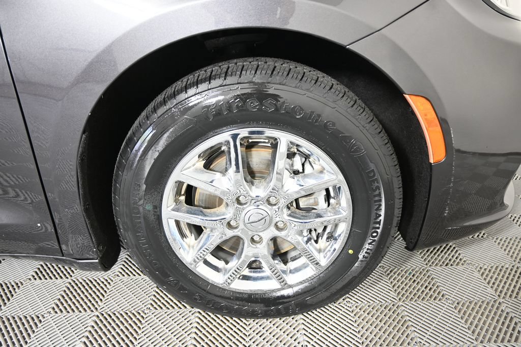 Used 2022 Chrysler Pacifica Touring-L FWD image 11