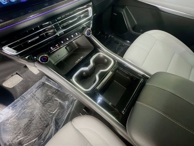 Used 2025 Chevrolet Traverse High Country w/ LPO, Floor Liner Package FWD image 25
