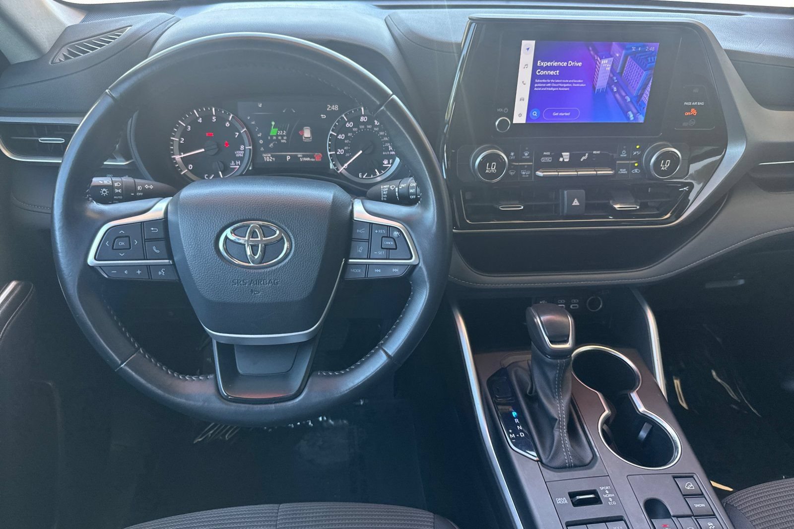 Used 2024 Toyota Highlander LE AWD/4WD image 17