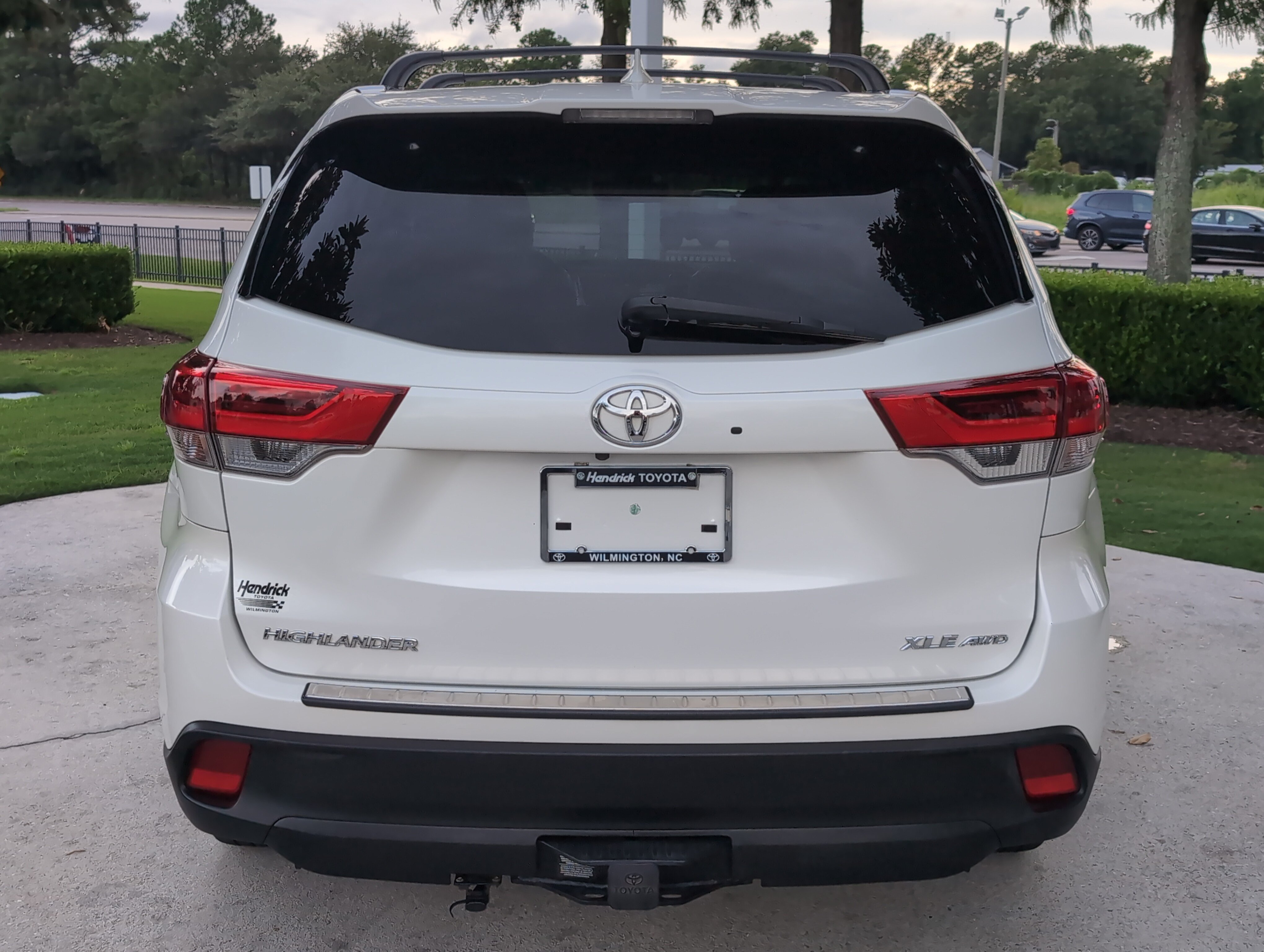 Used 2018 Toyota Highlander XLE AWD/4WD image 9