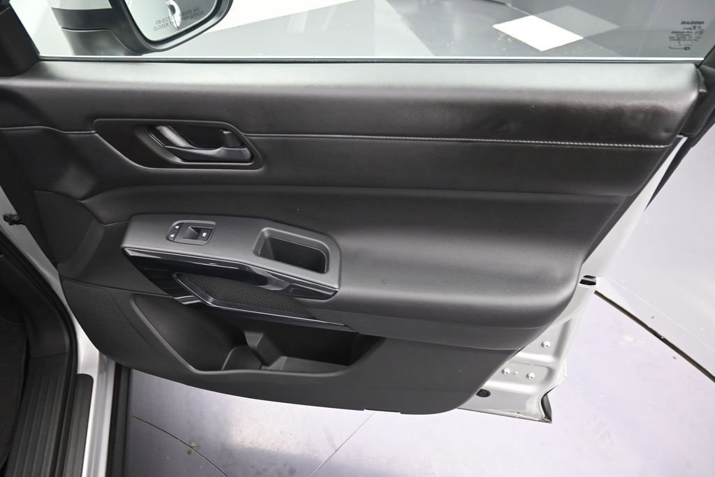 Used 2024 Nissan Pathfinder SV AWD/4WD image 35