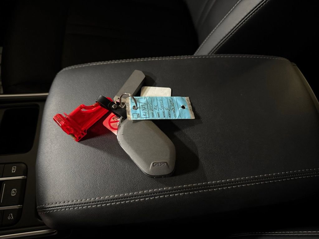 Certified 2025 Kia Sorento S image 32