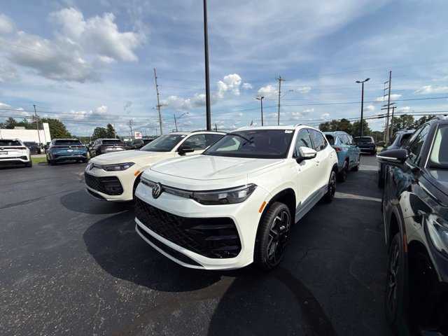 New 2026 Volkswagen Tiguan SEL R-Line AWD/4WD image 3