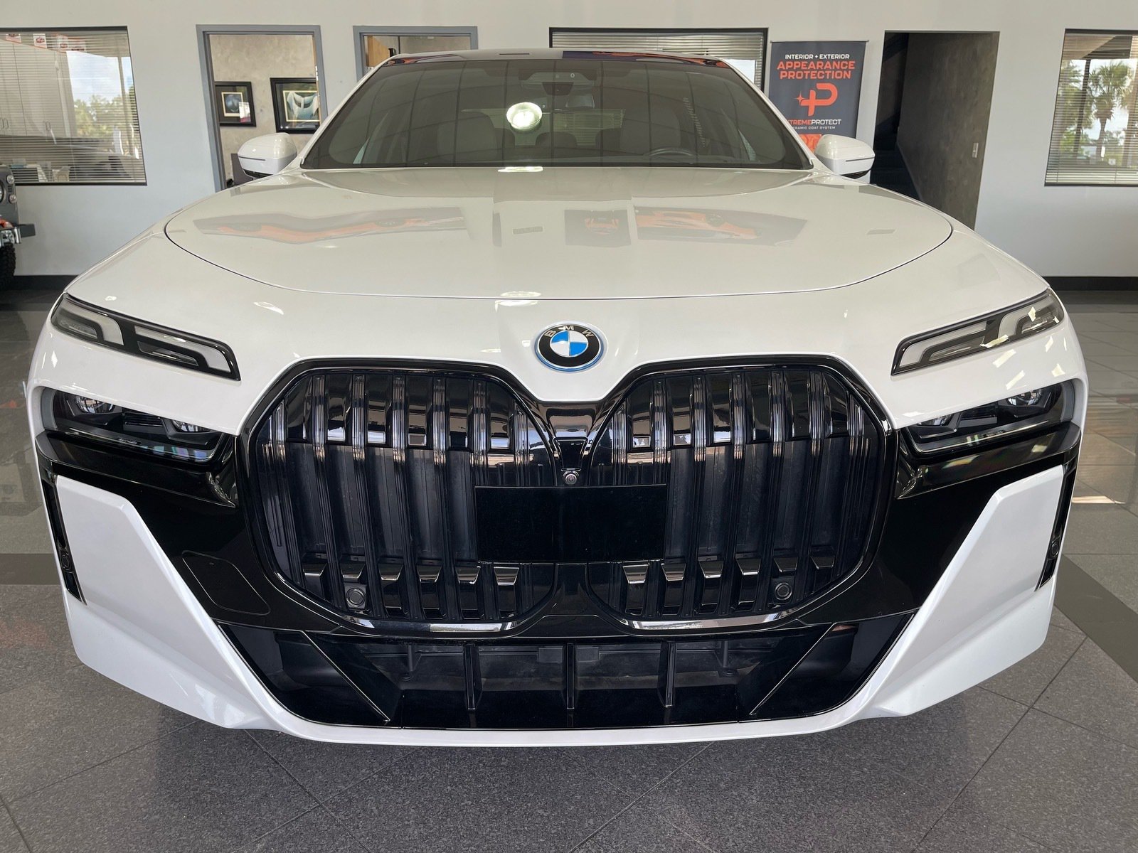 Used 2024 BMW i7 xDrive60 AWD/4WD image 8