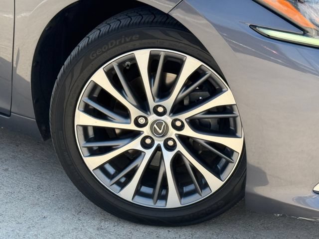 Used 2019 Lexus ES 350 w/ Accessory Package 2 FWD image 2